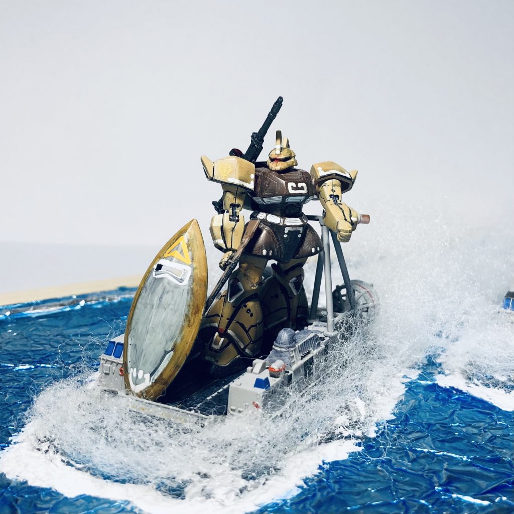 輝き撃ちではないですが地面にザンッと差さったシールドって、様になって好きなんですよねー😆