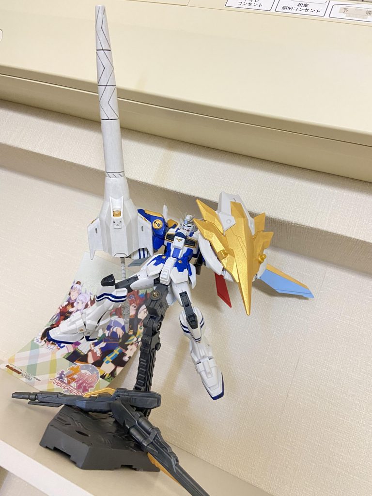 追加の近中距離武装:ドリルランスとシールド構え