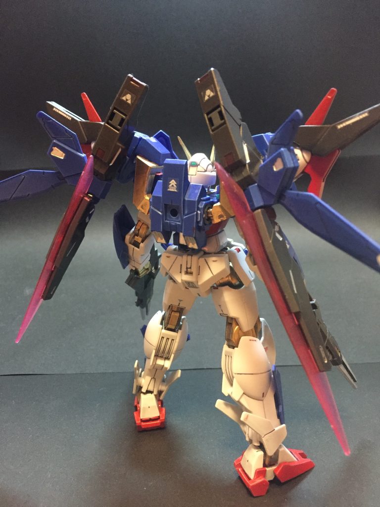 カラーリングの参考にしたのはダブルオー、ストフリ、デスティニーといったところです