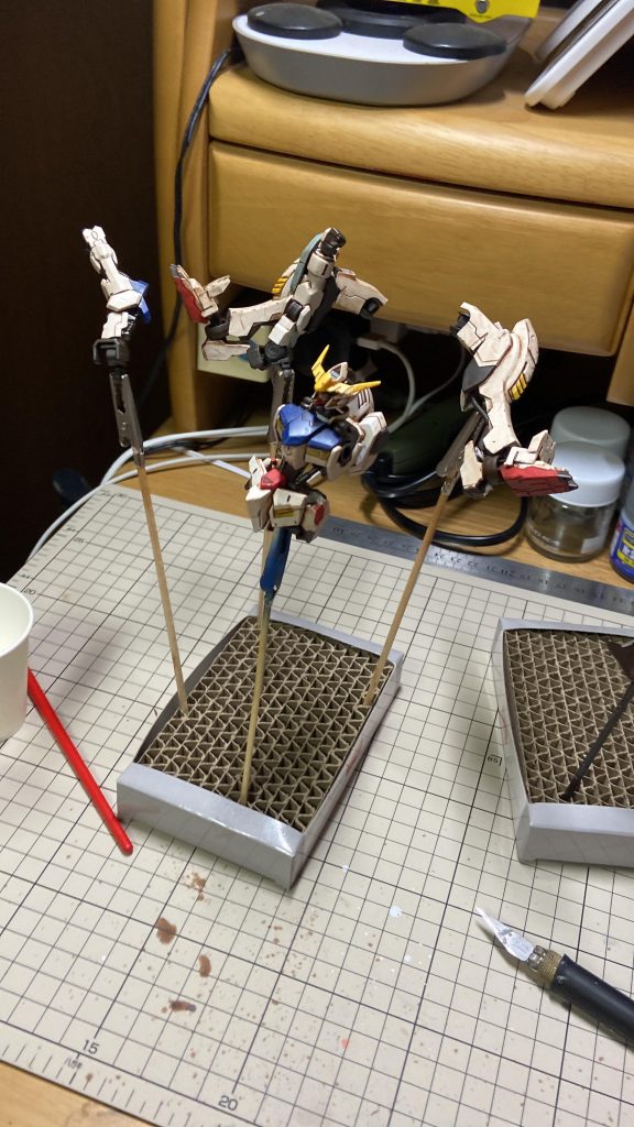 凄い飛んで部分塗装とスミイレとウォッシングしました。