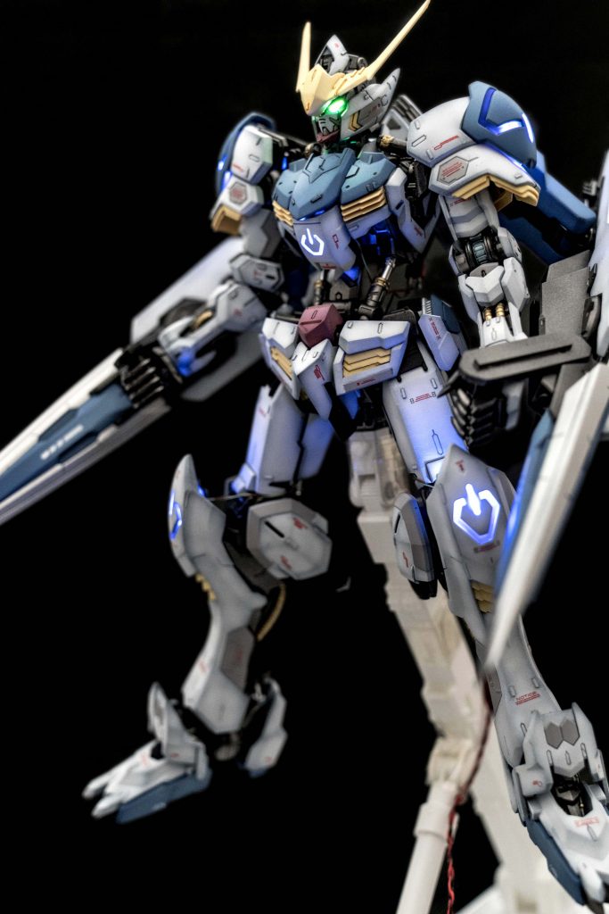 台座に基板をしこんであります。