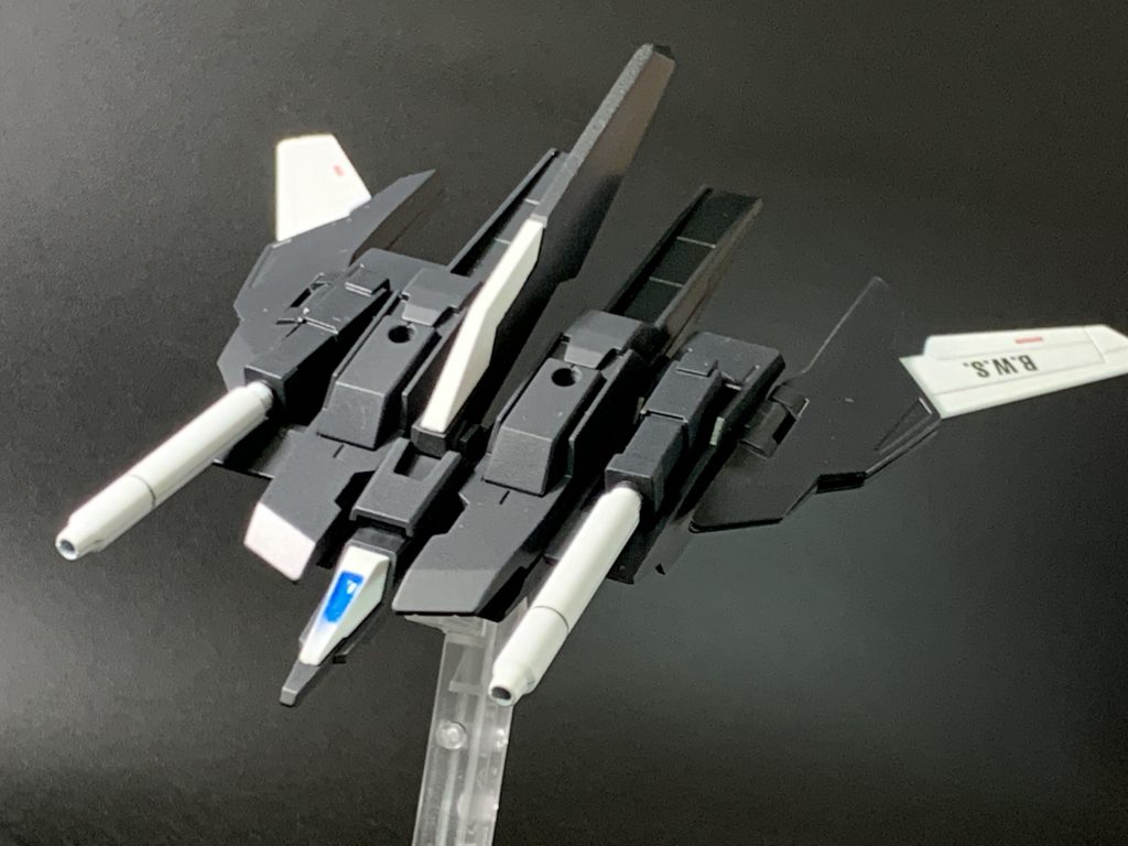 今回のビルドシリーズ要素のライトニングBWSです。中央センサー部分には蛍光ブルーを塗った後UVジェルでクリアパーツ化しています。