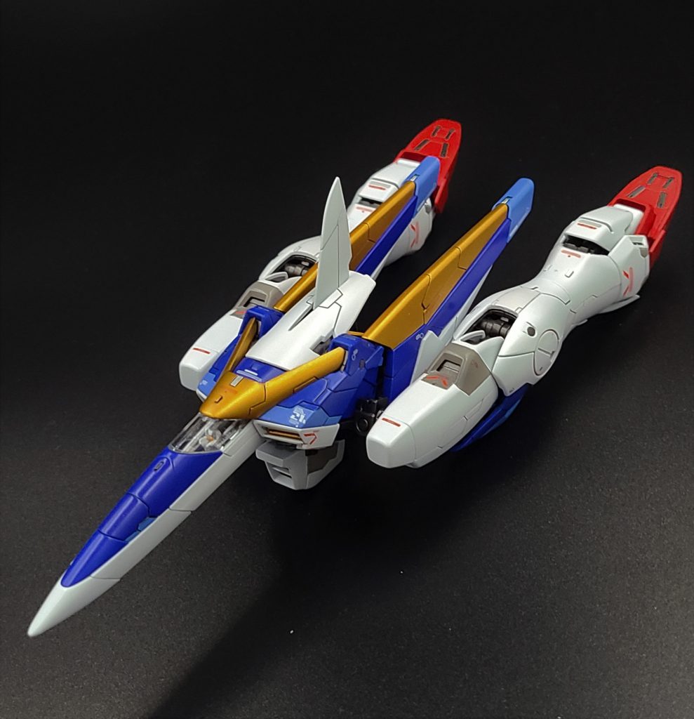 胸部パーツの小型化は変形合体できる強度を最低限残したので変形もできます。（塗膜やデカールが禿げる恐怖と戦いながらではありますがｗ）