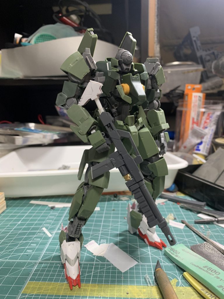 塗装前スリッパのパーツ以外はグレイズのパーツのみを使って制作しています！