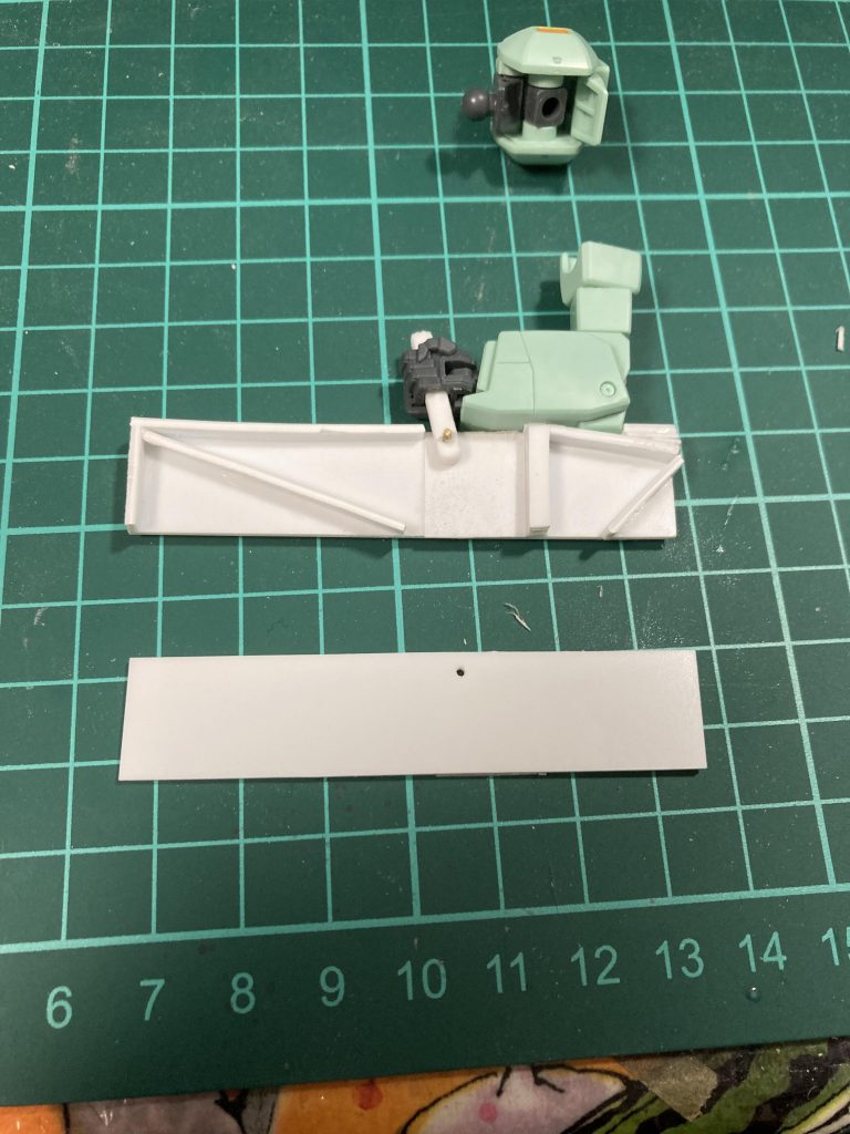 始まりはここから。軽さと強度を重視したため中に仕切りを作り、中軽を意識した構造にしました。