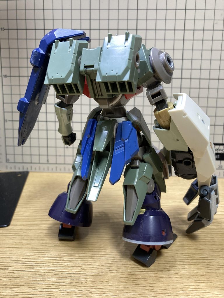 量産機の魔改造みたいなイメージです。スタイル調整、可動範囲の改良を重点的に、ミキシングパーツはやり過ぎ感が出ないように吟味したつもりです。