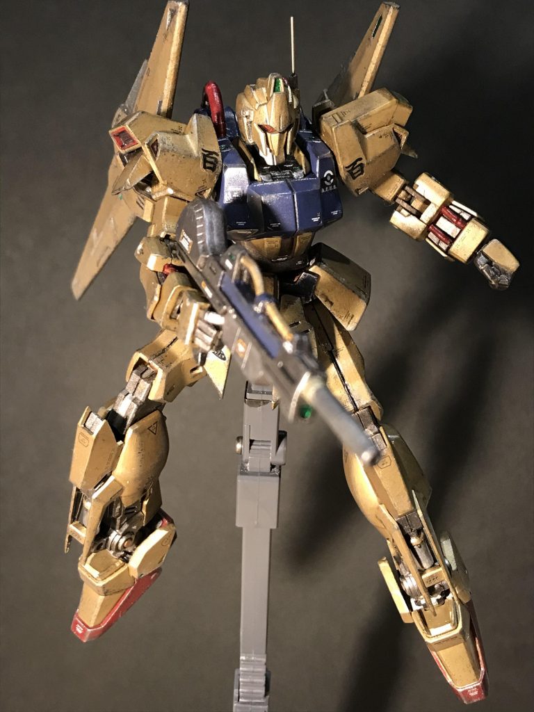 センサーアイは内側をガンメタで塗って外側をクリアーオレンジにしたらなんかカッコ良かったのでそのまま採用しました^^;普段は黒で光が当たった時紅く見えます。