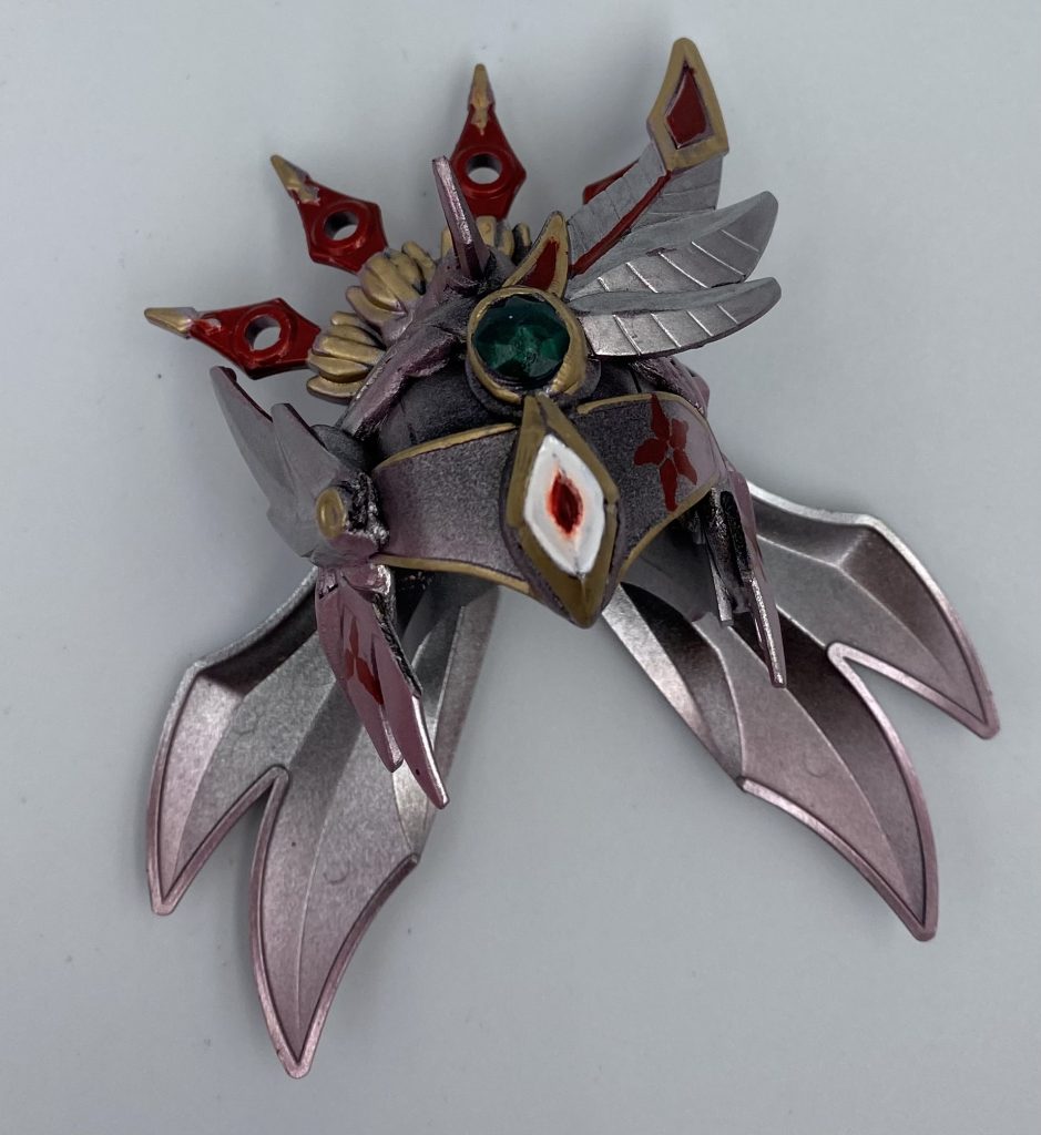 堕姫の髪型。三国伝ギロスの頭をベースに祝融、創傑クロスボーンで髪飾りを作っています。シルバー立ち上げでピンクをグラデ塗装しています。