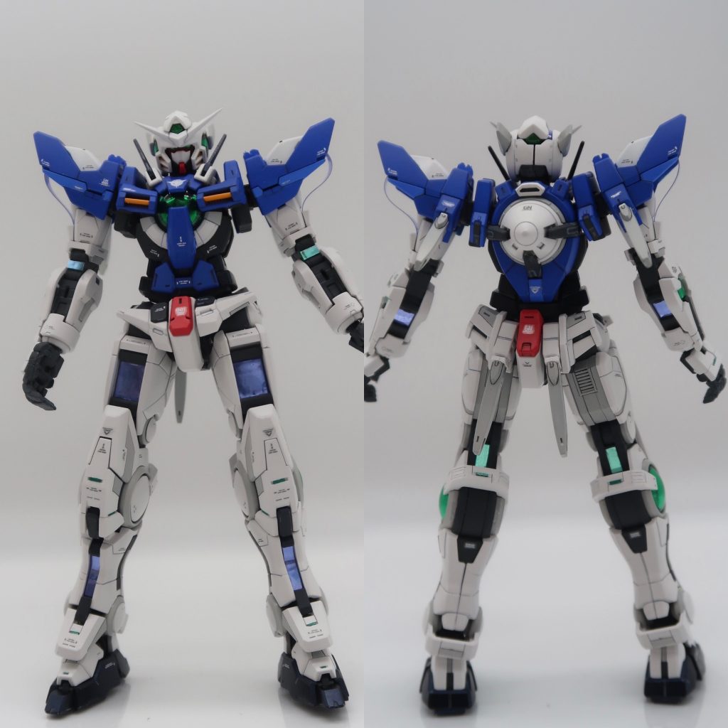 無武装での前後。メタルグリーンチップを所々に入れているところ、付属のシルバーのシールの上に、オーロラシールを被せて偏光してるところ、が個人的にお気に入りの改修点の2つです！