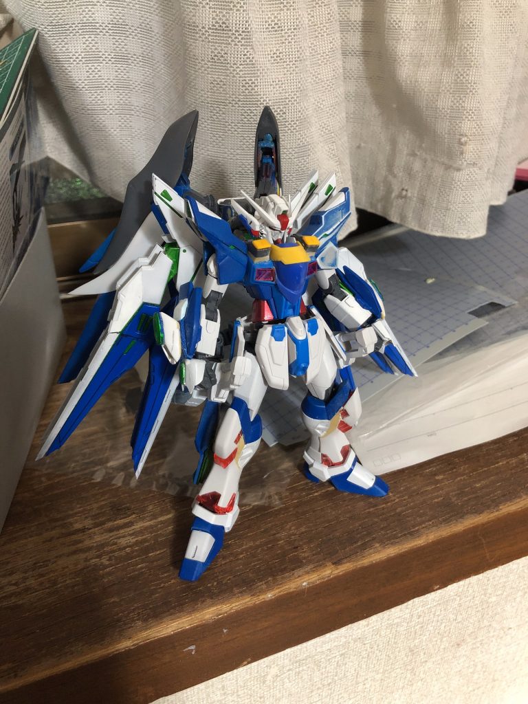 塗装前です。胸のサイコフレームはなんか塗ったあと微妙だったんでオミットしました……