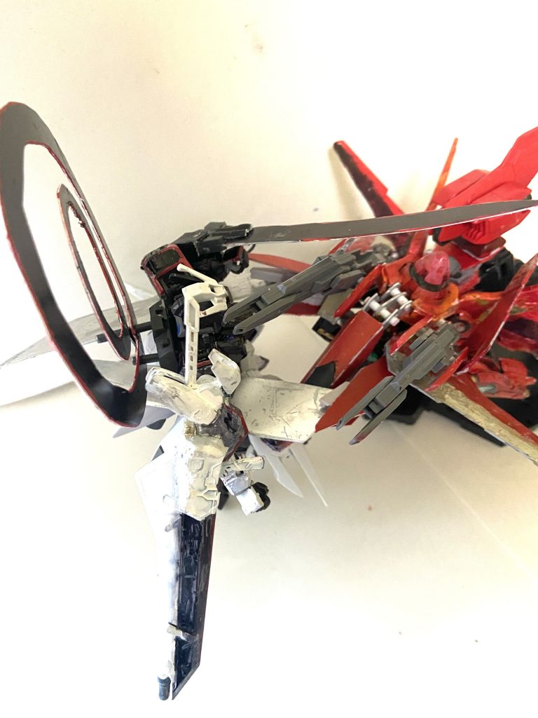 『俺たちに勝てるわけねぇだろおぉぉ』挟み切っている光景はこのような感じです、動きを封じたところを主砲で撃破することも可能ですねこれ。以上、フリート最終決戦仕様でした、これが今年最後の投稿になると思います個人的にはフリートから始まったのでやっぱりフリートで締めたかったんですよね完成してよかったです、それでは良いお年を(←まだ早い)