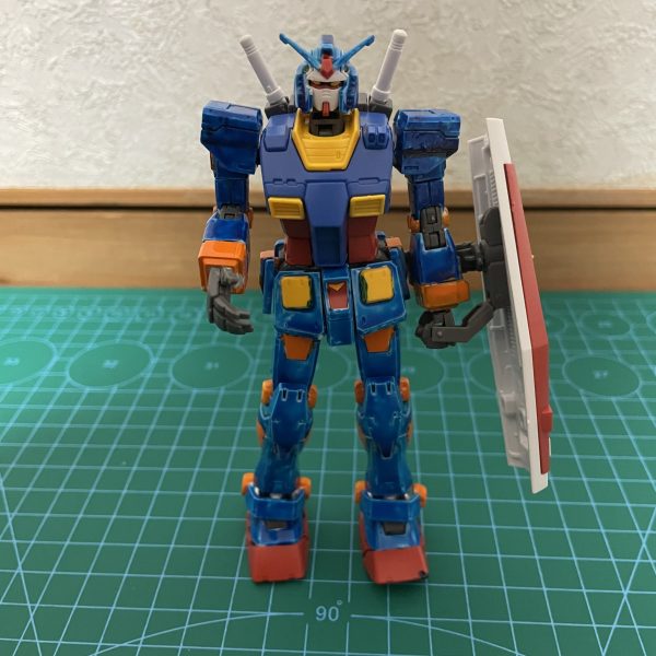 　かなりイメージに近付いてきたガンダム！！　皆さまおはようございます♪まだ家庭安静中のボク・・・。今日は寒いんで、外に出る気がなく、すっこんでる今日この頃(^◇^;)　アメブロのブログでも更新したのですが、とりあえず、塗装の全体的なイメージが出来上がって来たので、仮組みしてみました‼︎　その全貌は、僕のアメブロのページにて更新しておりますので、どうぞ宜しくお願いします。　https://ameblo.jp/jam0kangeki/entry-12717679062.html（1枚目）