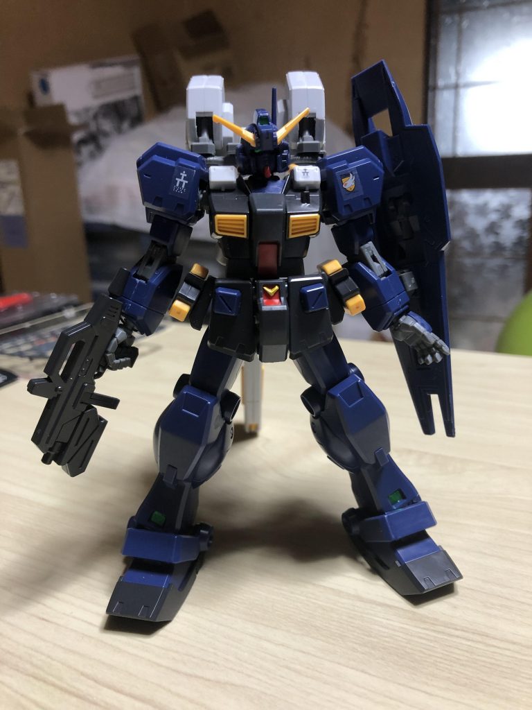 ティターンズの試作機ということでマークⅡっぽいですが、ゴツいスラスターに対して武器は控えめな試作機らしい構成です。