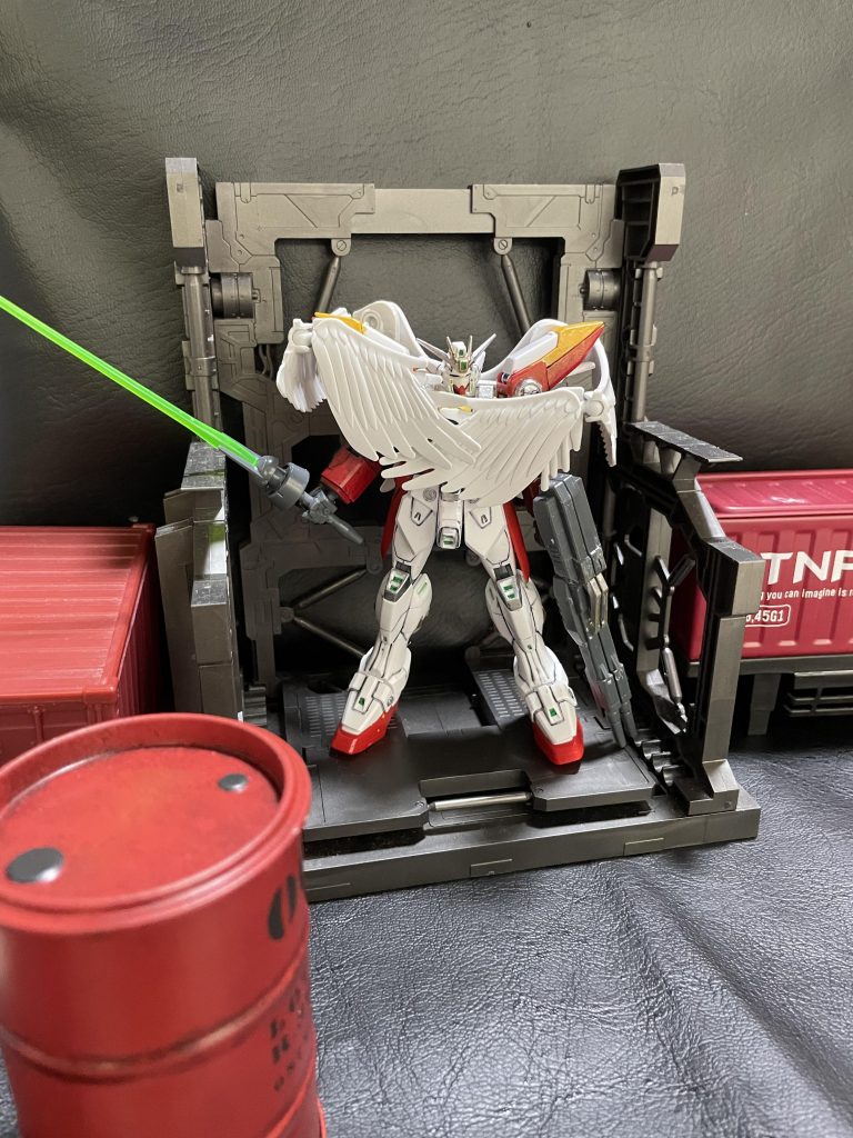 格納庫で起動して出撃前のイメージです。