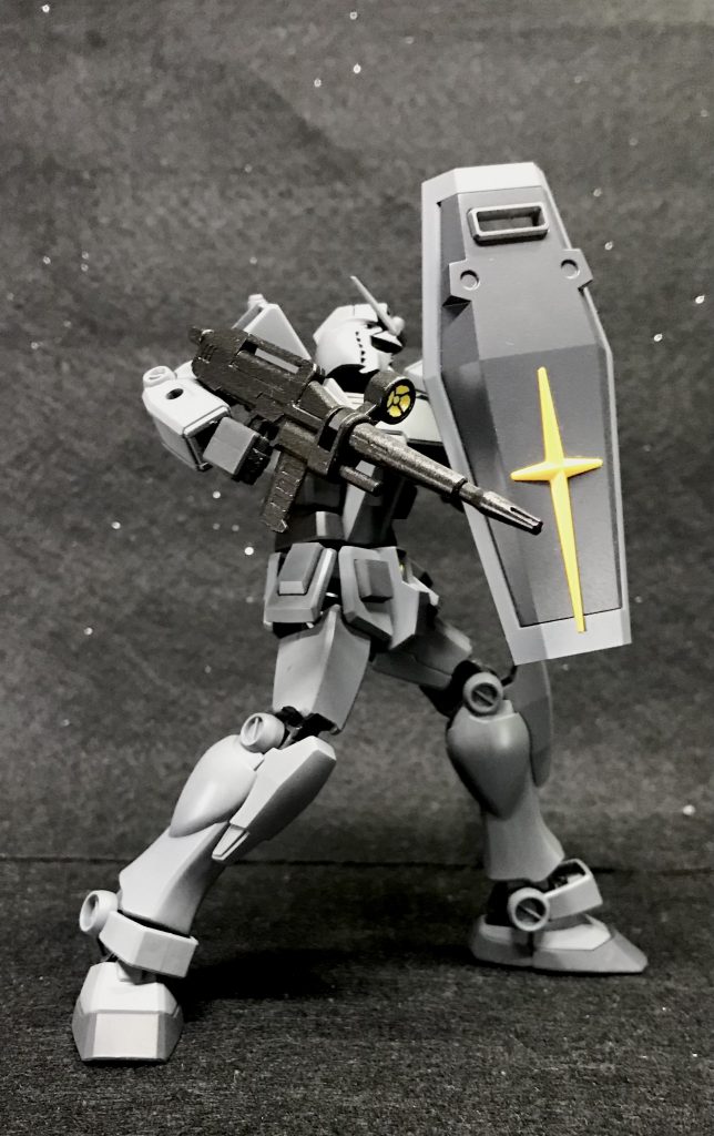 しかし、このEGは大変好みです✨まず顔つき！いやもうドンピシャの顔です！EGに触れる前までは思い出補正でしょうか、初代HGUCの顔が一番好きだったんですが、あれを彷彿とさせてくれていてありがたいですね✨そして、ヒョロ過ぎずマッシヴ過ぎずな絶妙なバランスと思えるプロポーション！