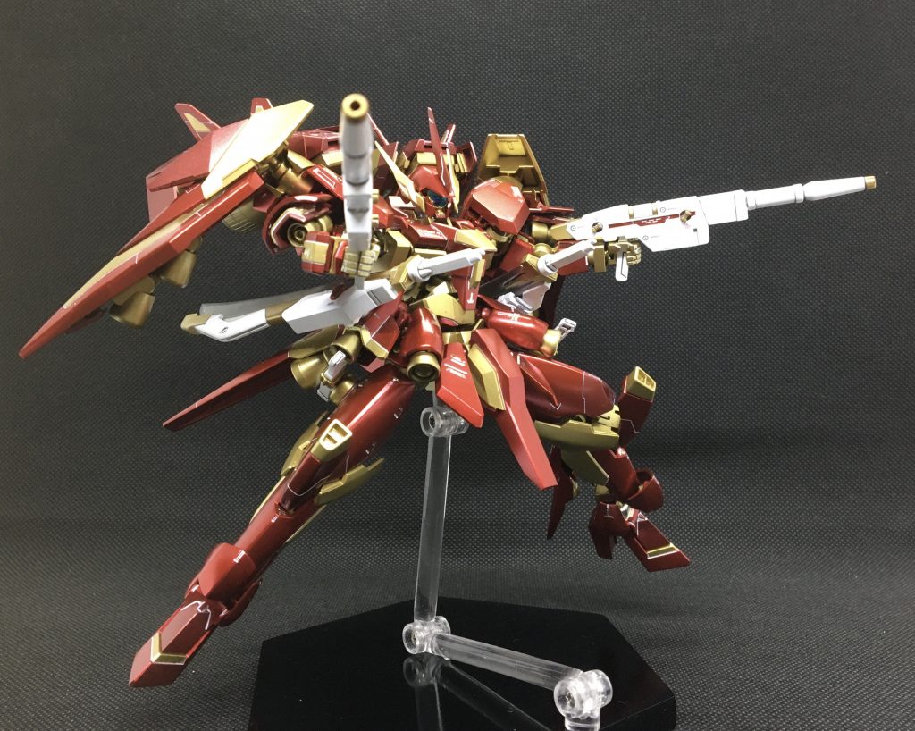 【分離形態】ライフルを分離状態で運用する射撃モード。複数の標的を相手にする際に用いられ、臨機応変に対応する事が可能。