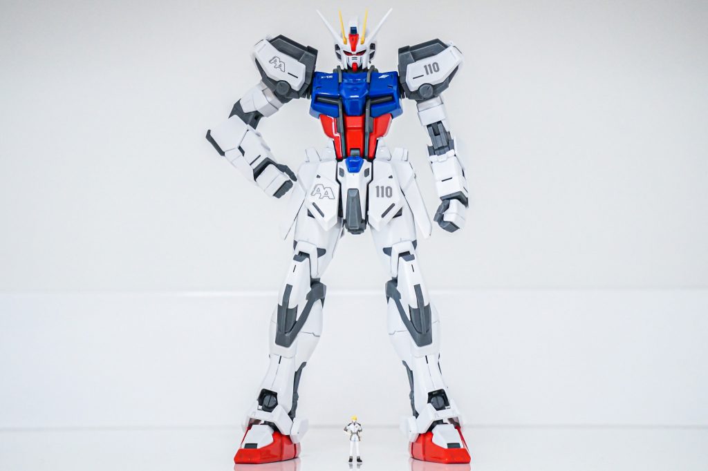 フラガ少佐も気合で塗装しました笑ベースがゴツくて邪魔だったので、透明プラ板で作り直してスッキリさせています。