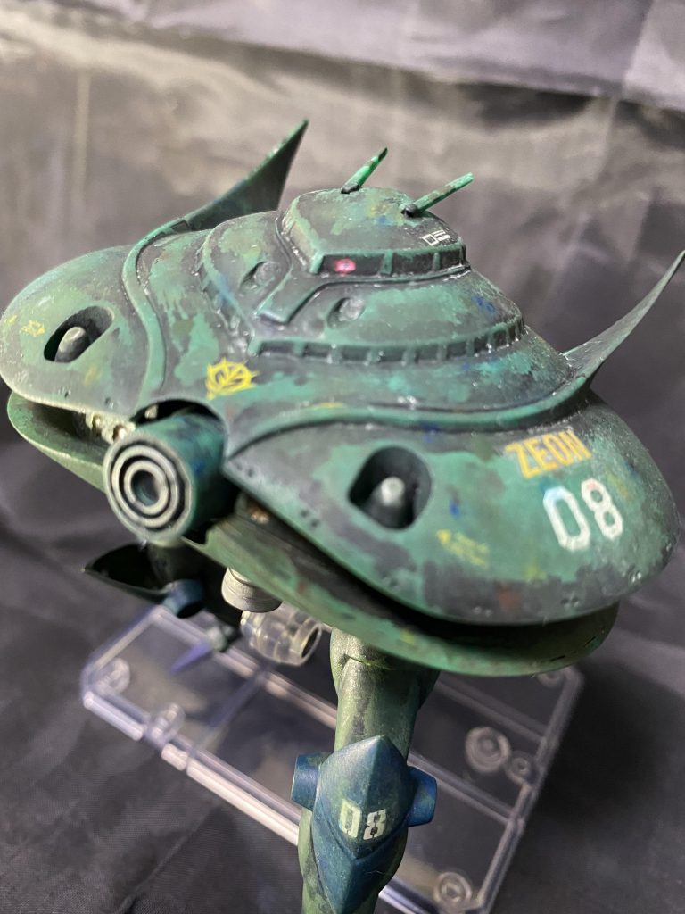 ダルマの目入れならぬビグザムのモノアイ入れ。画像で見るとモノアイが入っていないのもたくさんあるんですけど、ジオンの兵器といえばモノアイでしょう。