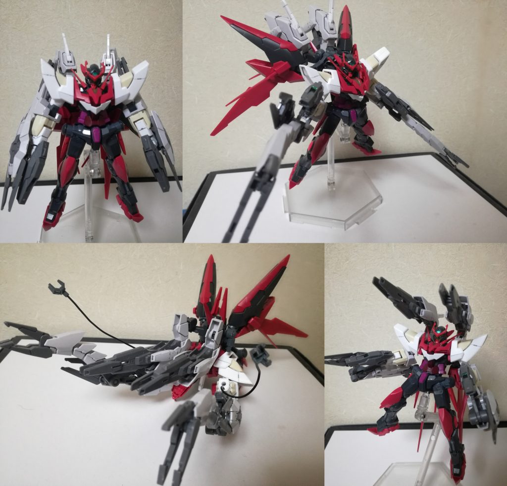 アストロガンダム バスターアームズは通常形態，高速戦闘形態，射撃形態，MA形態の4形態を状況によって切り替える．MA形態は複数の頭からビームを放つ姿からヒュドラと呼称される．