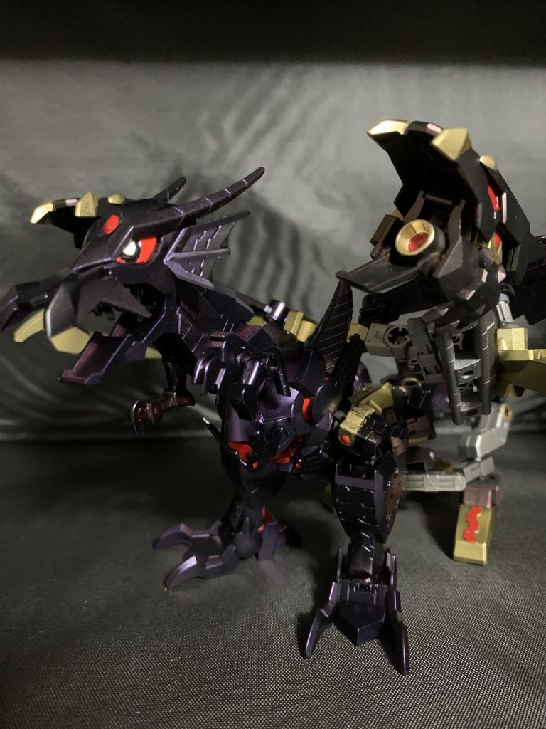 レッドアイズデーモンドラゴン形態名前だけは遊戯王です。遊戯王モンスターとは全然似てません笑ゲートガーディアンには勝てないかも笑笑