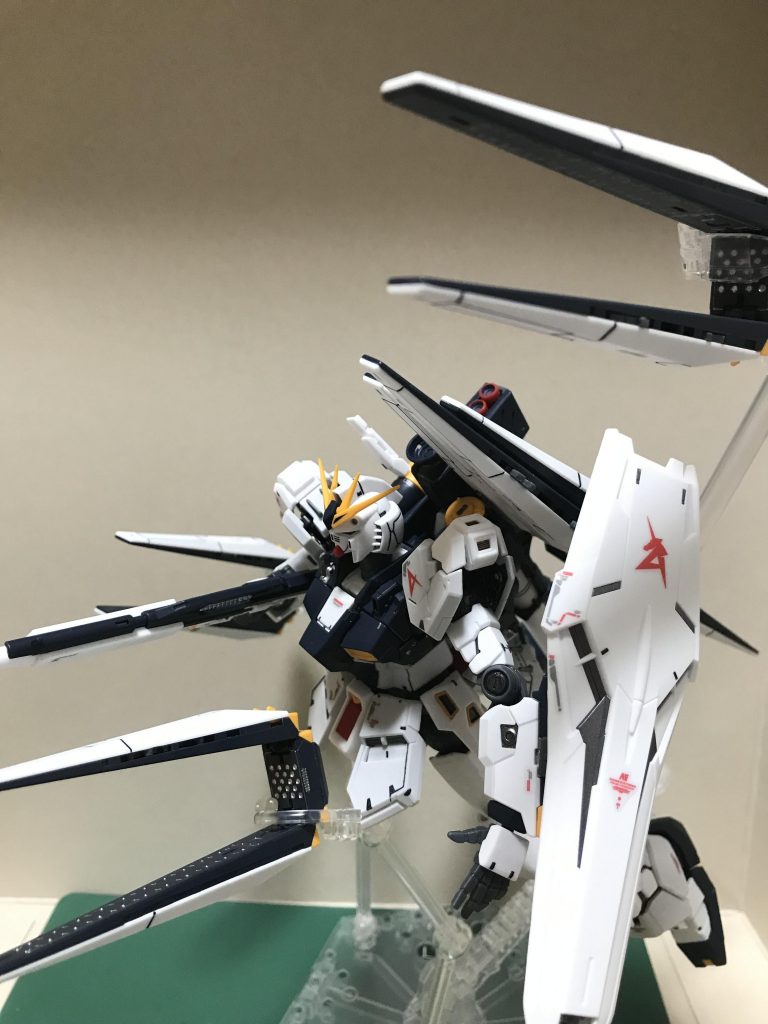 ファンネル展開②稼働部が硬くて破損しやすそうなのであまり動かさない方が良いかも内部のモールドは目立つようにシルバーで部分塗装