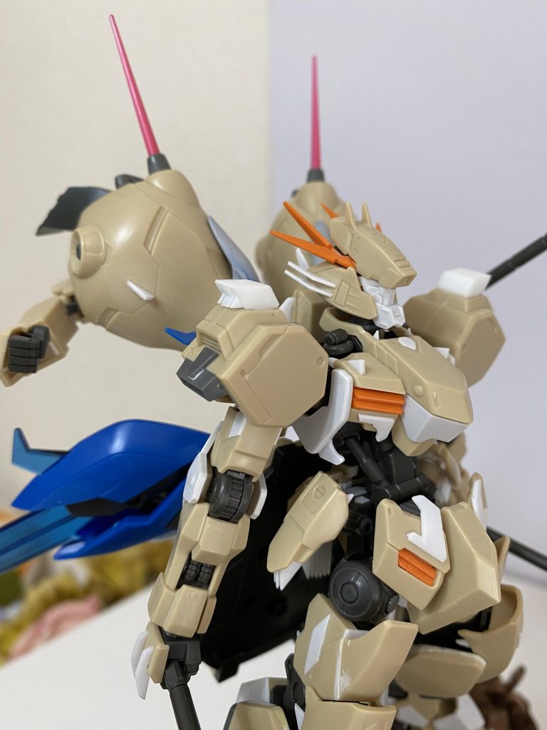 腰パーツもシイタケ追加、お尻側のスカート裏部分も見えないシイタケ追加。腿のカット部分がわかりやすく見えると思います。