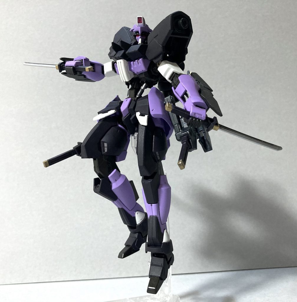 小太刀二刀流、、、はどこかの四乃森さんの回天剣舞が有名ですね。