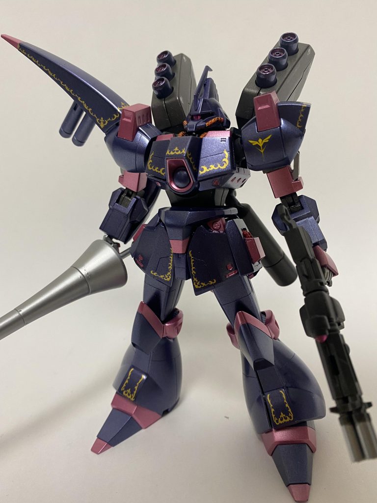 プル専用ガズアルはクレオスのGXメタリック系を使用。NT仕様ならやっぱファンネル装備だよねってことでHGサザビーのファンネルラックとプロペラントタンクを加工して付けました。
