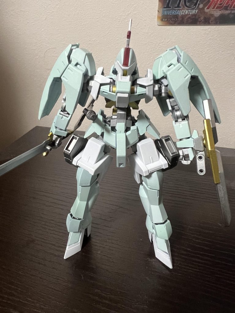 マント、ランスを外せば地上戦用に戻せます。宇宙戦仕様のバーニアは別の作品用に使う予定です。