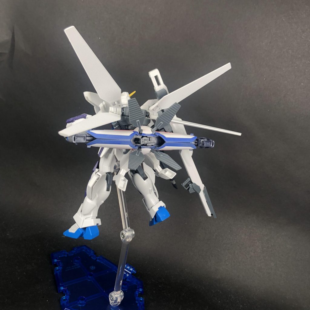 ミキシング背面。サテライトキャノンとディバイダー同時に装備してかつ収まりよくなる、という事を念頭に構成してます