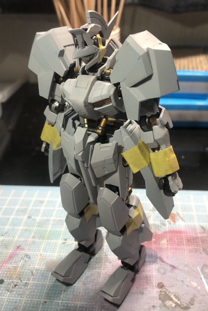 仕上げ前の捨てサフと仮組み状態この状態からカラーリングとその配色で2週間近く悩んでましたw