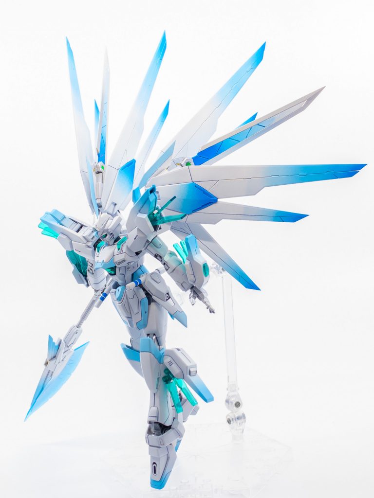 グラデ塗装とクリアパーツのおかげで幻想的な雰囲気になりました。