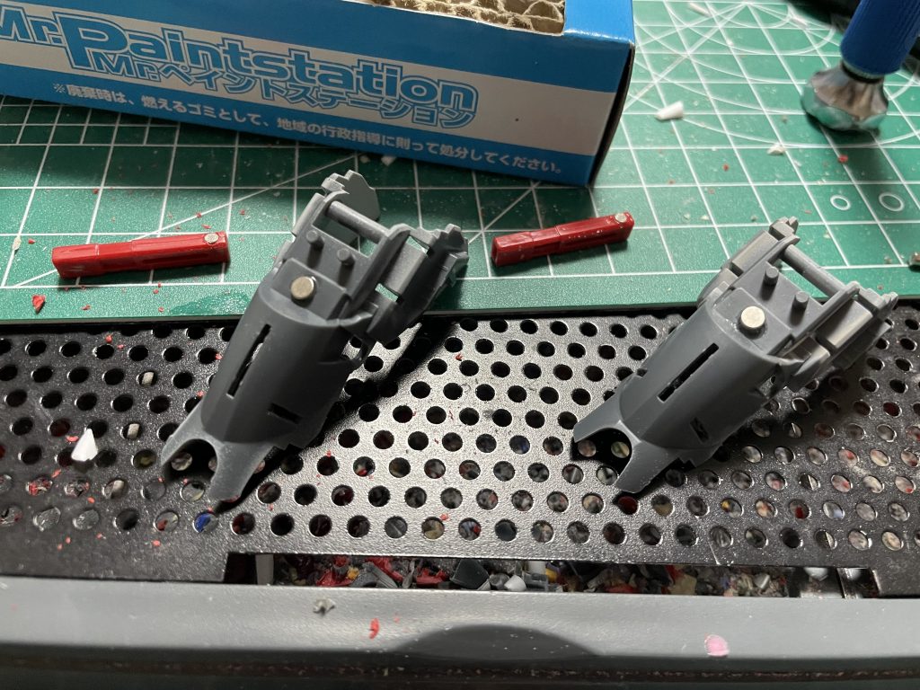 仕込みサーベルはネオジム接続。サーベル刃を取り付ける時は取り外してから、といった形。