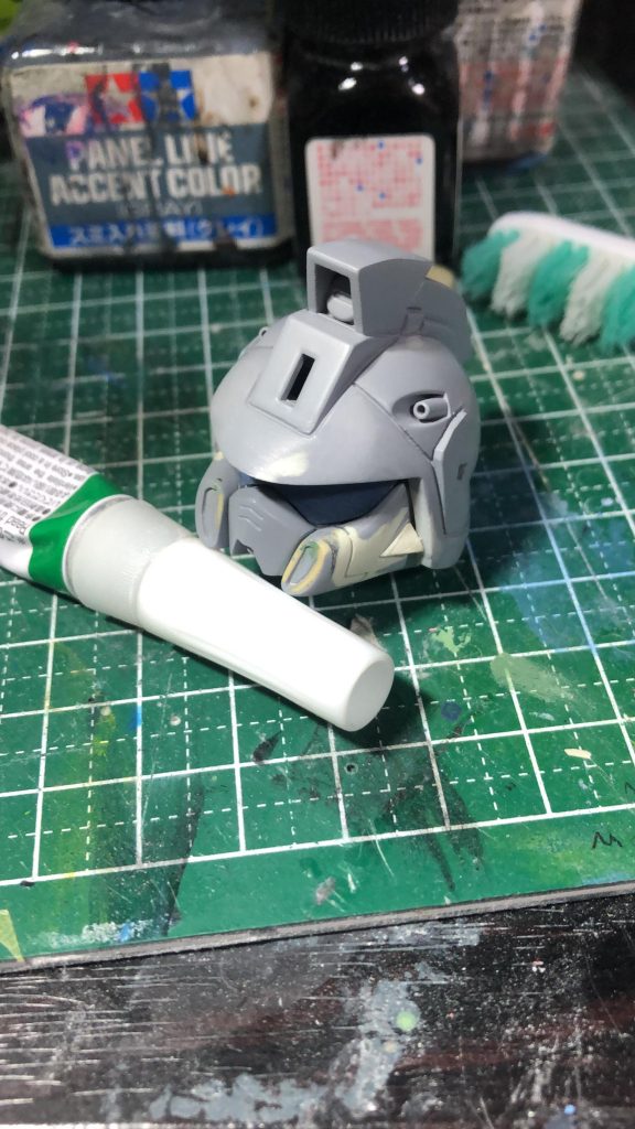 キットのヘルメット＋LGBBナイトフェイス。頬のダクトは旧BBゴッドの頬をお湯まるでかたどりして、ダクトのみカットして貼り付けました。もういろいろ大変でした。