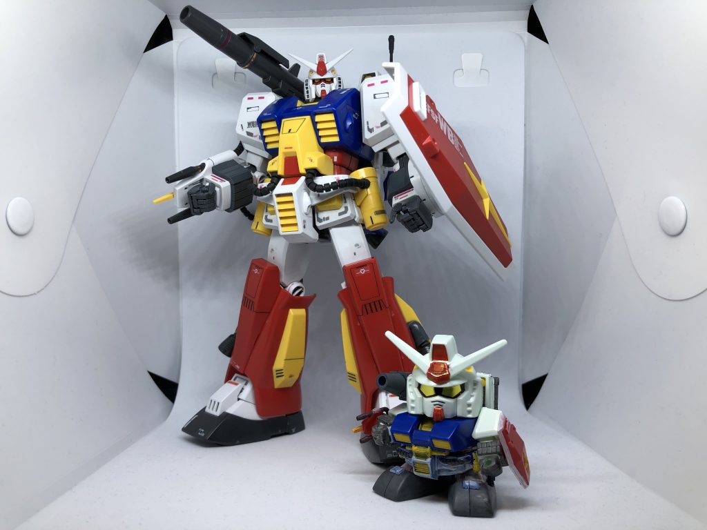 そういえば2021年の2月にガンダムベースでMGのパーフェクトガンダムが再販されましたね。正直売り方に不満はありましたがなんとか並んで購入にありつけました。MGのクオリティは凄いですね。装甲脱着が楽しいキットでした。…………もしかしなくても自作で脱着再現する必要なくね？