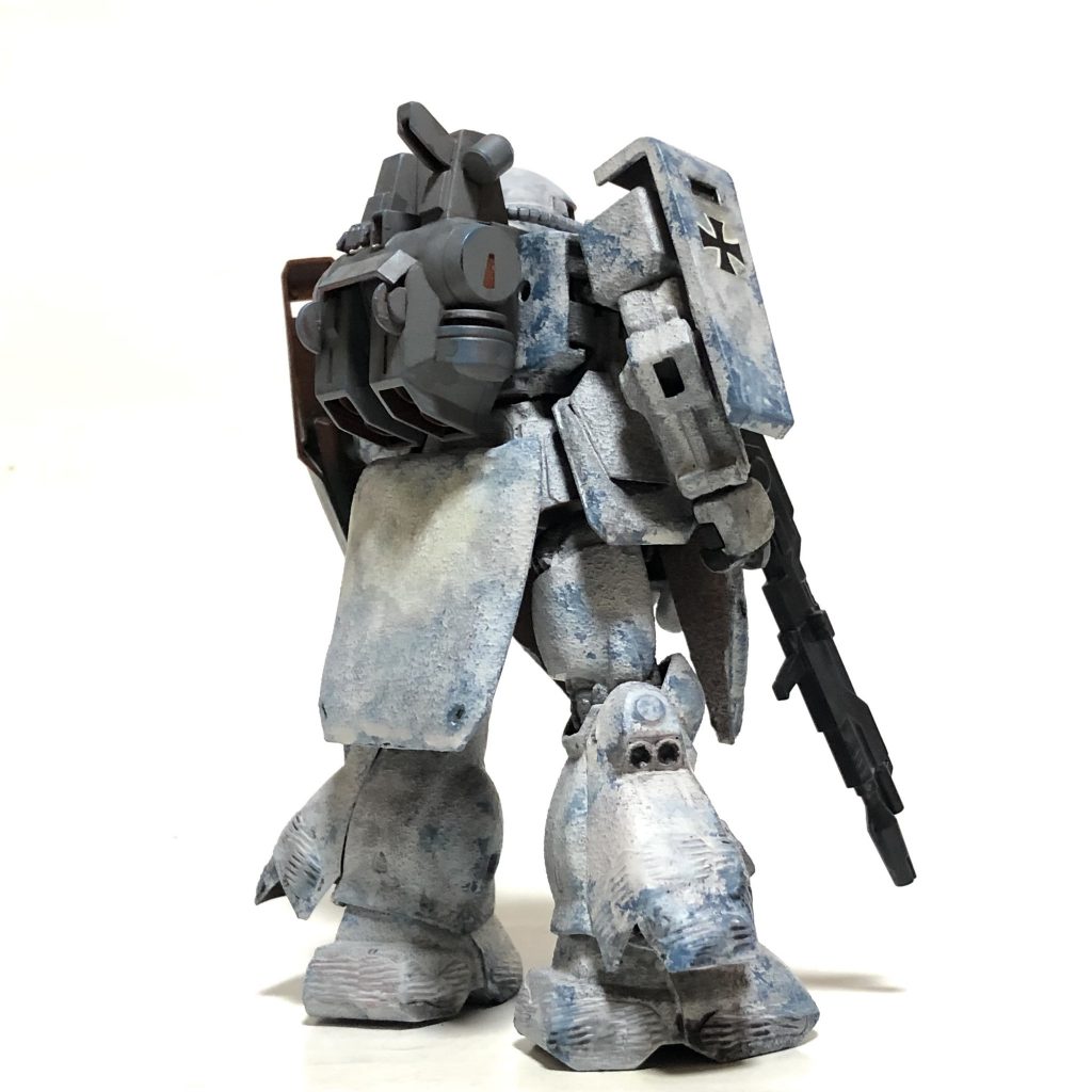 うしろ胸部を横幅4mm縦幅8mm延長。スカートを石粉粘土で製作。アサヒペンストーン調スプレーで表面処理しました☆