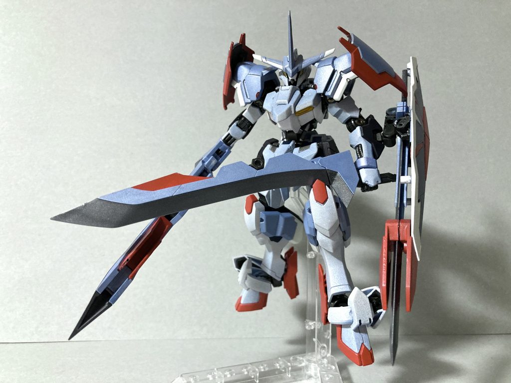 サイドブレード二刀流。シンプルな装備かと思いきや、意外と剣多い!