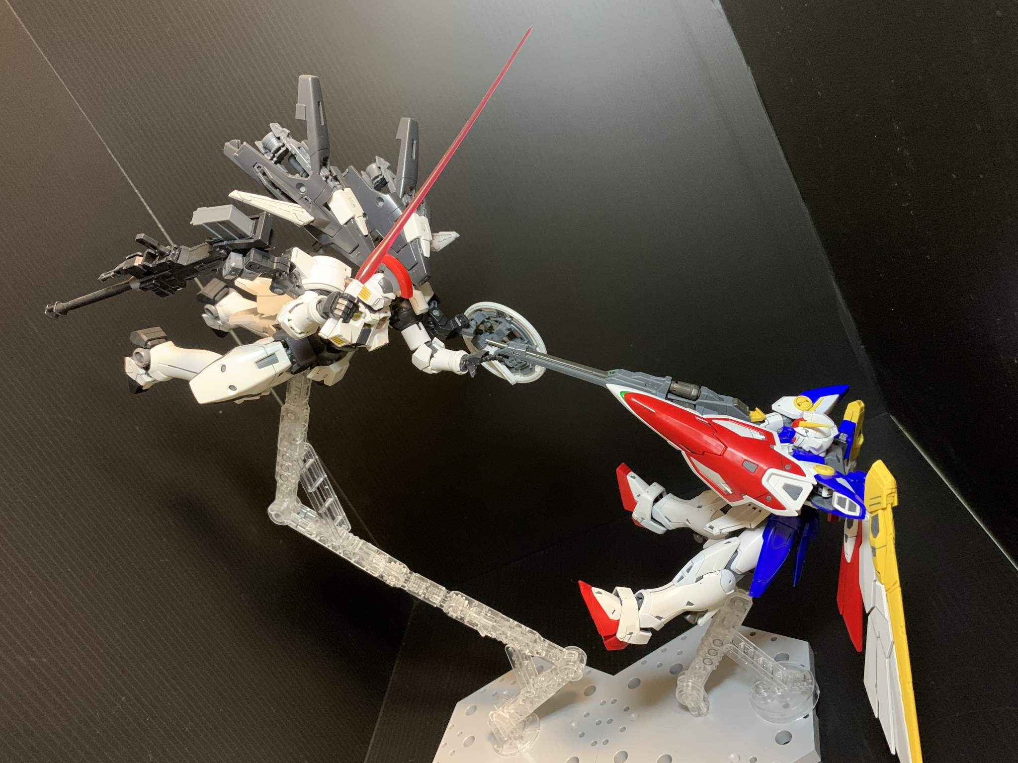 ウイングVSトールギス｜野良留さんのガンプラ作品｜GUNSTA（ガンスタ）