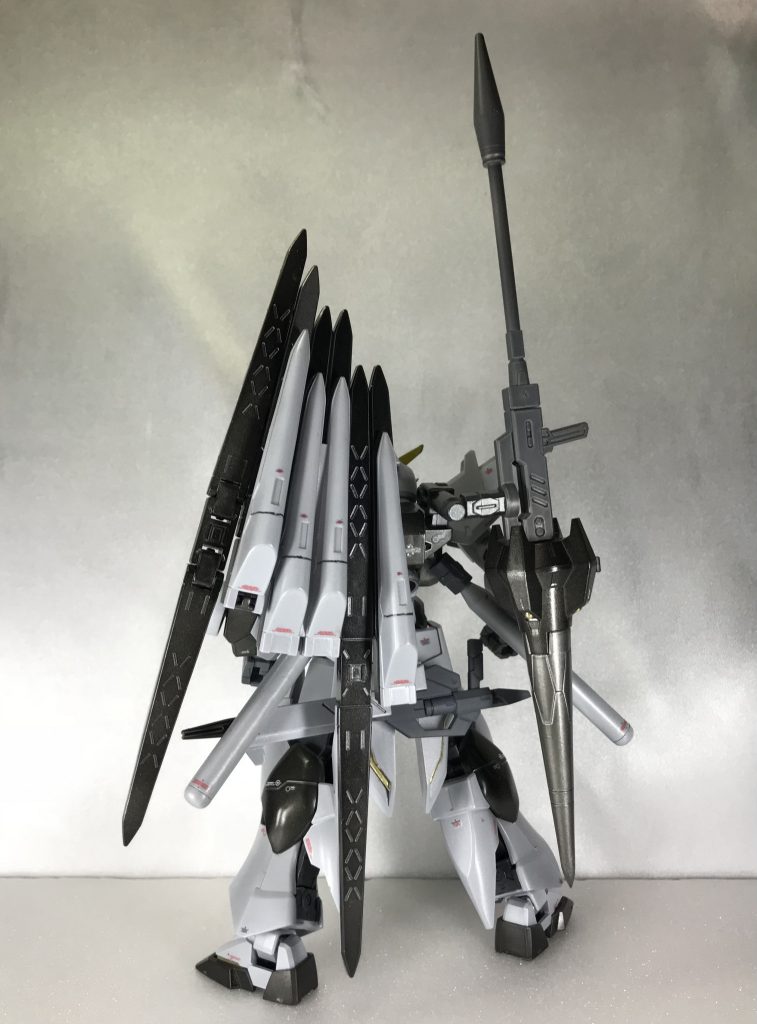 一応、UC113年の反連邦組織が運用してるってイメージで作りまして、後のクロスボーンバンガードに受け継がれる物を残したいと思い、特徴的なショットランサーを武器に選びました。これは、テーレマコスを作る時からイージスナイトに付属していたので最初からそれを使おうと思っていました☺️じゃぁなんで反地球連邦組織なのにバリバリνガンダムなの？ってところなんですが、それはまた後ほど。