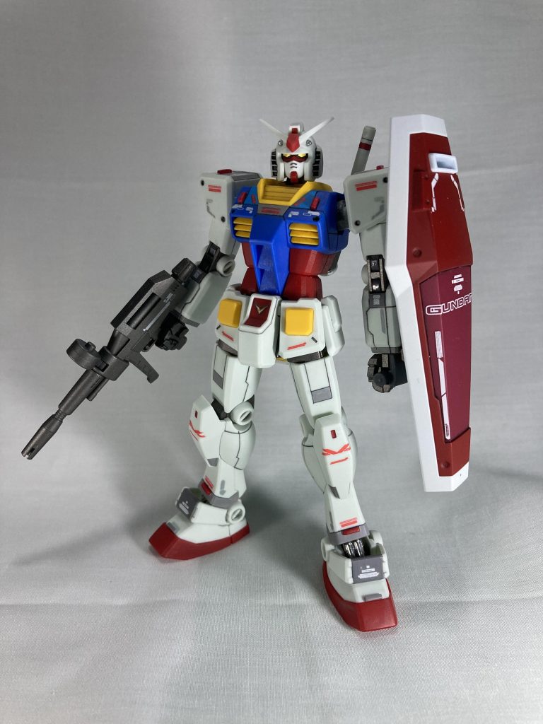 最後にちゃんと明るい立ちポーズ実はこのガンダムで初めてデカールを貼り始めた。これはいいものだぁ…！(感嘆)