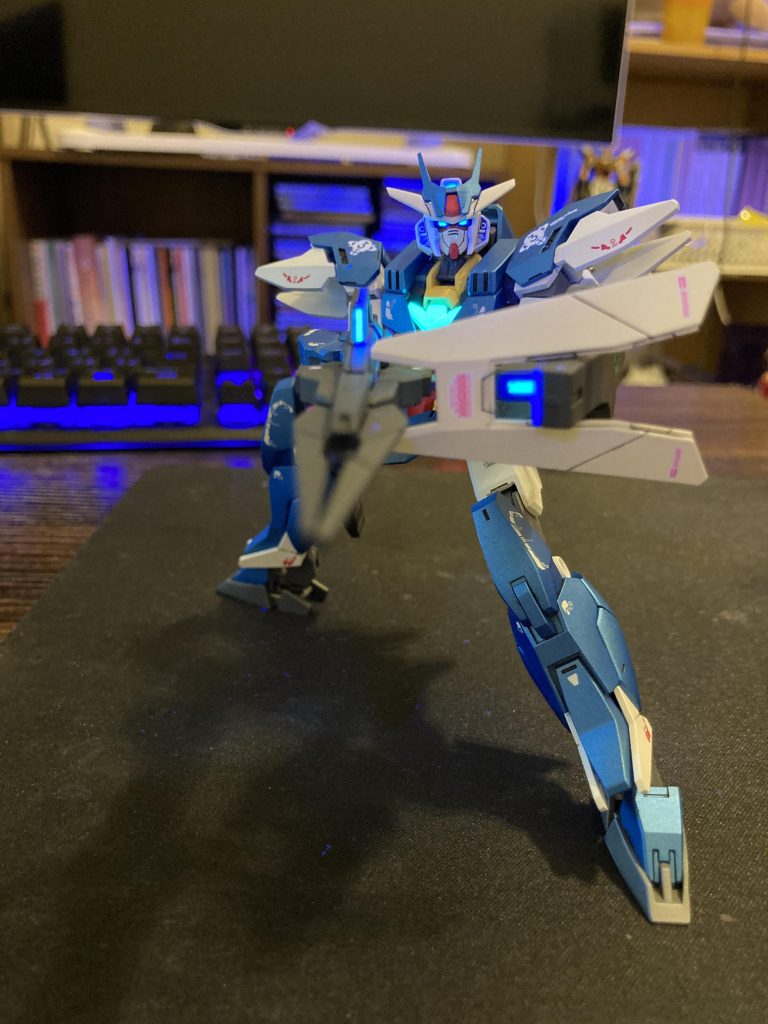 ライフルを構えてのポージングセンサー部やクリアパーツには蛍光塗料を塗装したのでブラックライトで光らせることができます発光は男のロマンですね