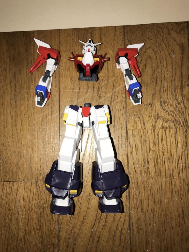 ハイパーホッパーこの形態における専用Gウェアであり、合体時にはそれぞれ、両腕部と両脚部として装着される。他のGウェアやガンダムAGEシリーズの機体とは互換性が無く、文字通りレッドホッパー専用である。内部機能内部にはエンジンやジェネレーターこそ積まれてはいないが、アルティメット細胞が無尽蔵に生成されている為、あちらと同じく合体状態時にアルティメット細胞を注入する事で、機体性能を飛躍的に強化する仕組みになっている。ただし、こちらではアルティメット細胞によるエンジンの出力強化を行わず、あくまで後述の本機のリミッター解放によってエネルギー生産量が増加する。アルティメット細胞あちらと同様にDG細胞に変化する危険や、肉体や能力を侵食される危険は一切無く、なおかつ安全に扱える強大な力として改良されている。この安全なアルティメット細胞を保有・使用できる者は、地球上に数多く存在しない為、このGウェア自体も、極めて希少な存在とも言える。合体が解除されると、本機に注入されたアルティメット細胞は自動で消滅し、本体は元のレッドホッパーの状態に戻る。一方で、DG細胞を使用する際の副作用と同じように、本機の受けたダメージがパイロットに伝達するが、DG細胞を使用したMSに比べて、パイロットへのダメージが少ない。