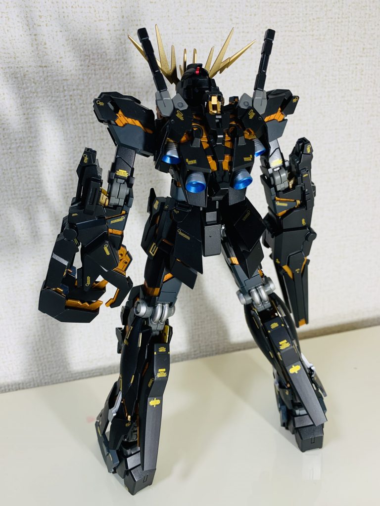 バックショット内部フレームは成形色仕上げです。