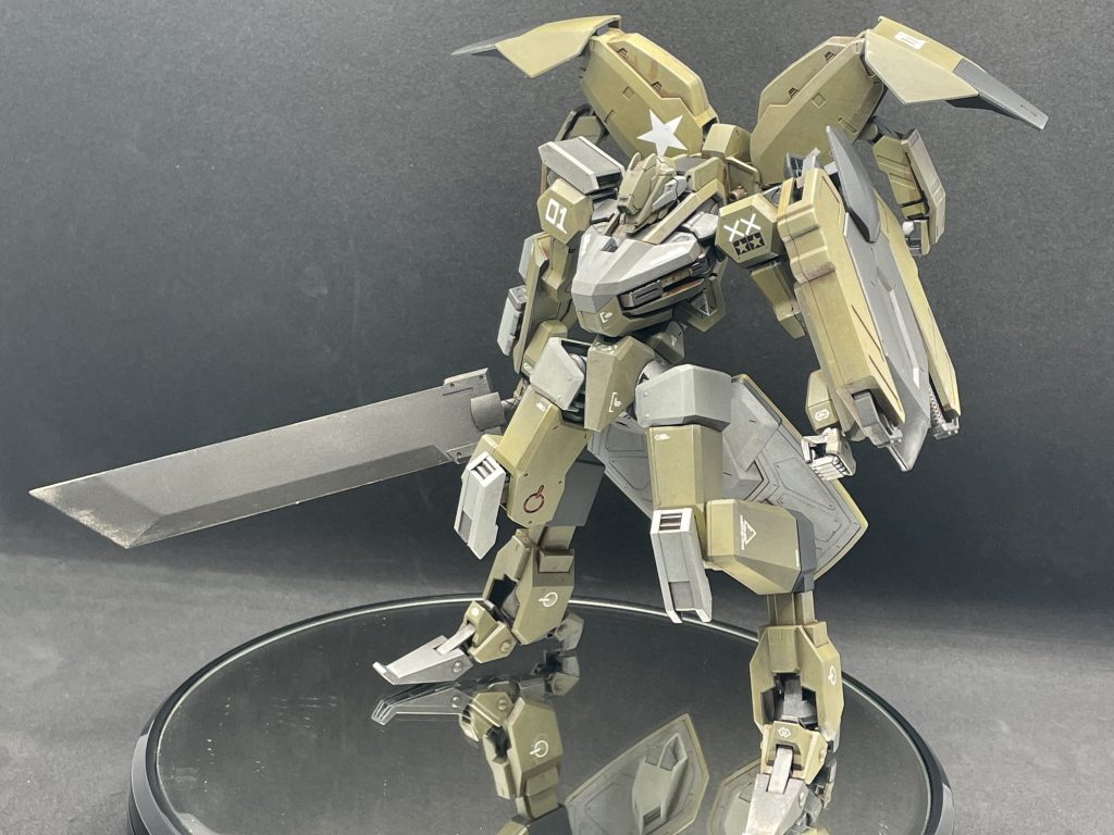 ということでメイレスグシオンリベイクフルシティでした。塗装も全ての下地にメカサフを履いて金属感を出そうとしてますが写真からは伝わりませんね。ウェザリングもいい感じにできたし何よりシャーマン戦車の星デカールがめちゃくちゃアクセントになってカッコいい。 