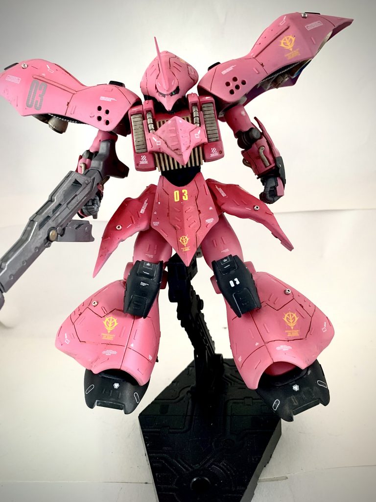 腕はシナンジュ 、スリッパはズゴックです