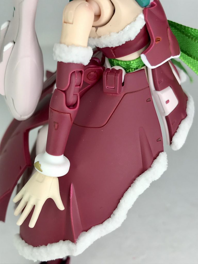 モコモコは、タミヤの「情景テクスチャーペイント」の「雪（ホワイト）」です。大理石を細かく砕いて溶剤で練ったペーストで、ペタペタと乗せていく感じで使います。初めて使いましたが、これ面白いです(^^)