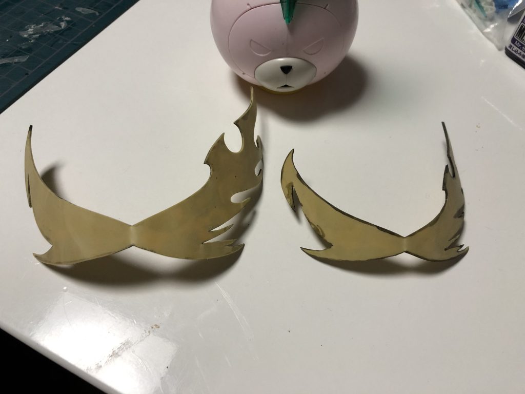 何より顔のパーツが難しかった。サイズが納得できず、大きく作り直しになりました。