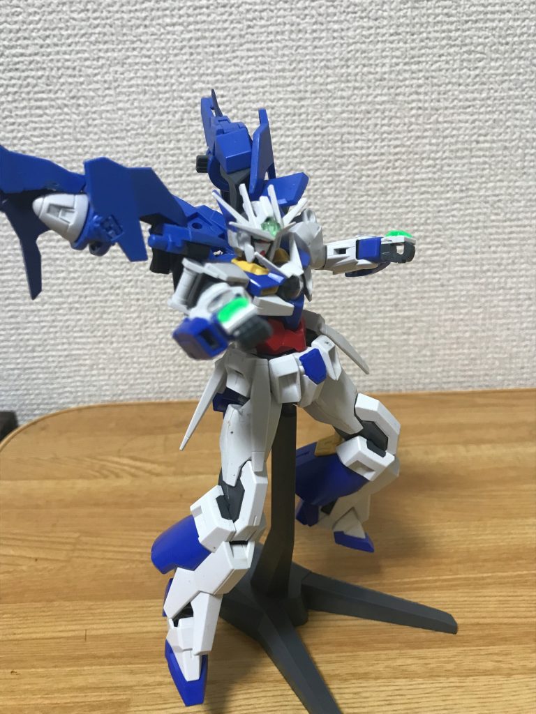 素体の時は主に拳ですwGN粒子を圧縮して拳から放つ…GNフィスト!