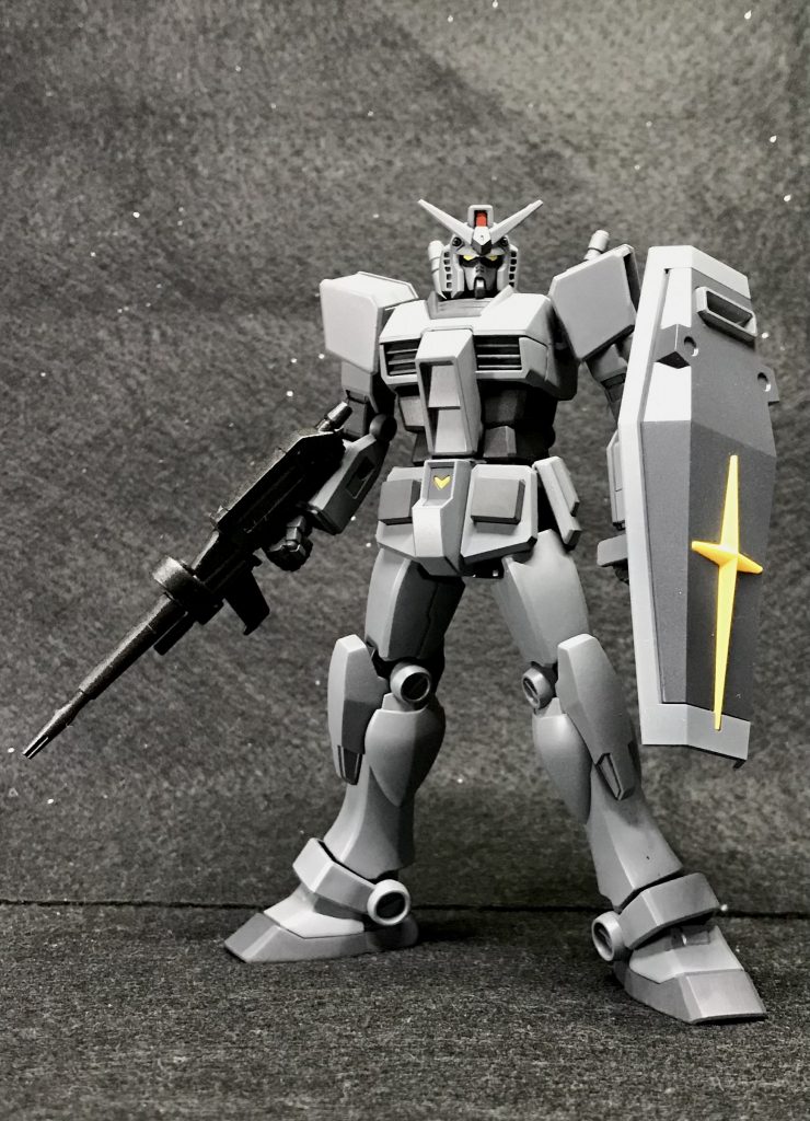 個人的には、78は「苦手」なMSになります(←えっ？💧後のガンダムシリーズを知っていると、シンプル過ぎるフォルム、ホビー感を感じさせるトリコロールカラー、ファンによる神格化された「強さ」のイメージなどなど・・最も厄介なのは、やれ世界観だのやれ兵器っぽさだのを一旦取っ払って、立体物として見た時になんだかんだ「カッコ良い」と思えてしまう点です😅