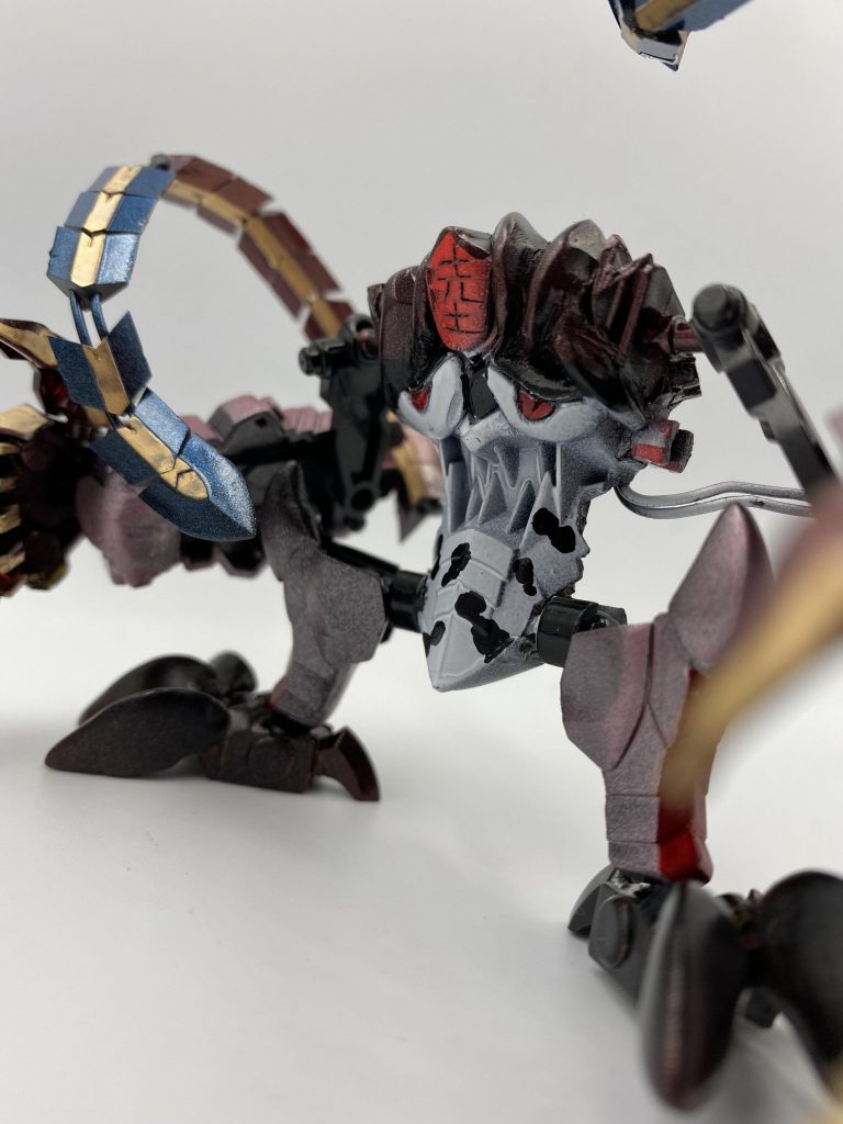 ■妓夫太郎。戦国アストレイのバックパックを使用。髪型や瞳にパテ加工しています。腕は孫悟空の爪を取り付けるため加工しています。足は真駆参大将軍のパーツです。